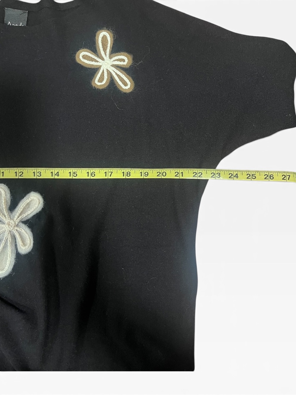 Aæda Black Floral Appliqué Sweater
Large - Picture 5 of 8